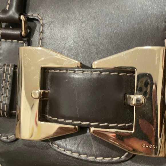 Authentic Gucci Monogram Queen Gold Bow Handbag - Picture 17 of 17